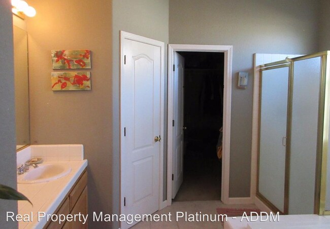 Foto del edificio - 3 br, 2 bath House - 5755 E. Belgravia Ave.