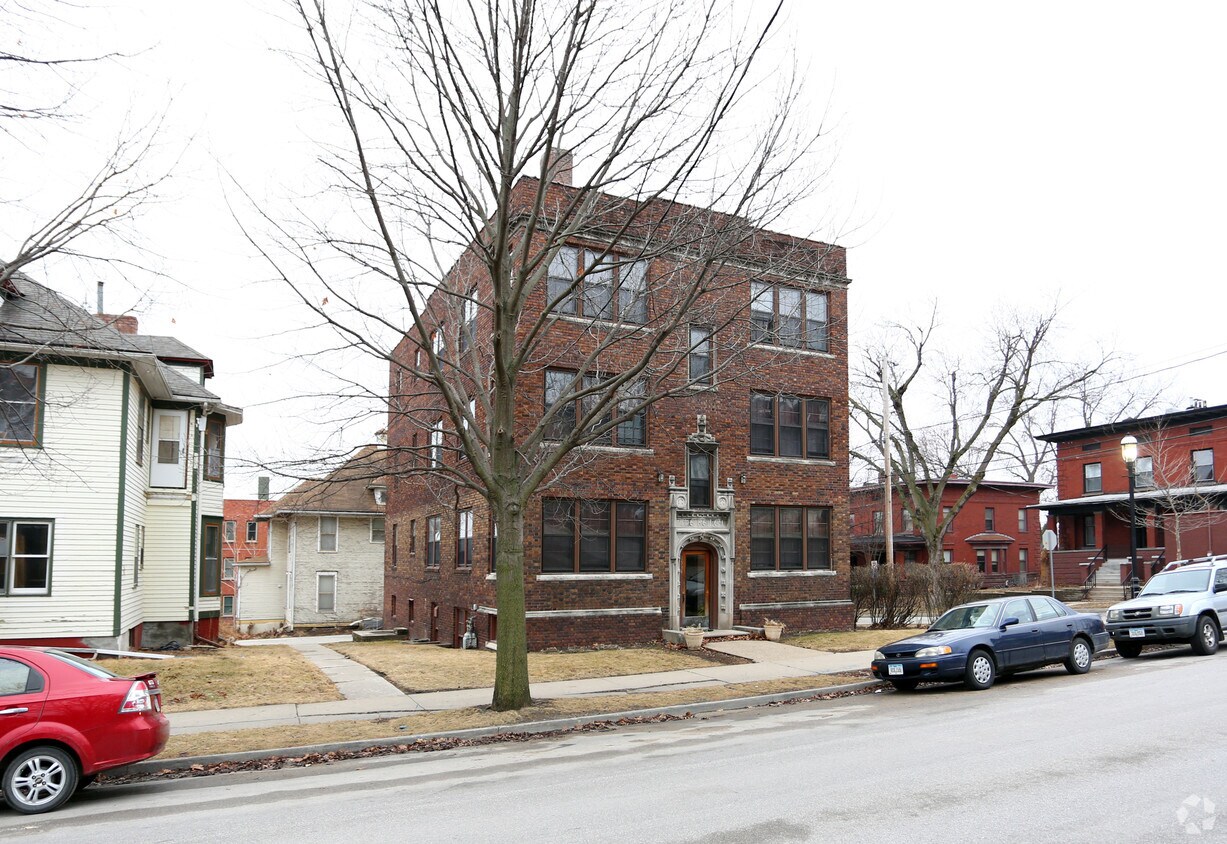 Foto del edificio - 1530 Woodland Ave
