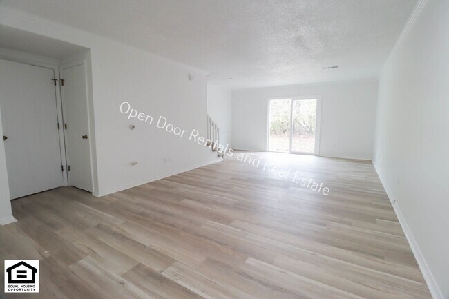 Building Photo - 2303-2305 Versailles Village PL