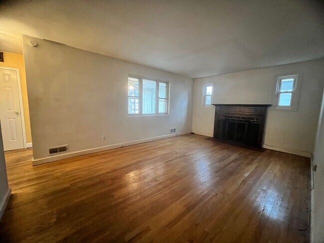 Foto del edificio - Cozy 4 BR/2 BA Single Family Home in Hyatt...