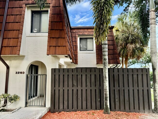 Foto del edificio - 2216 White Pine Cir