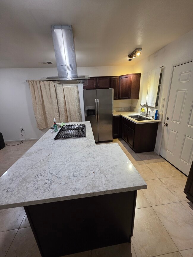 Kitchen - 770 E 12th St