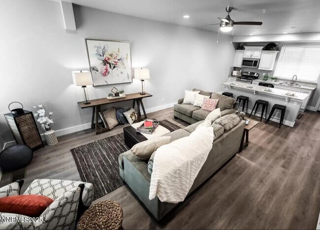Foto del edificio - 730 Bluffs Ct