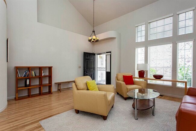 Foto del edificio - 6164 Laurelwood Dr