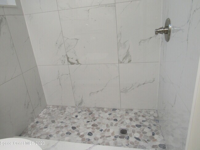 Foto del edificio - 311 Taylor Ave