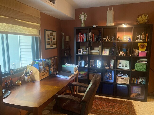 Foto del edificio - 405 Shelard Pkwy