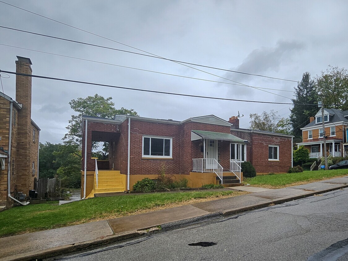 Primary Photo - 210 Frederick St