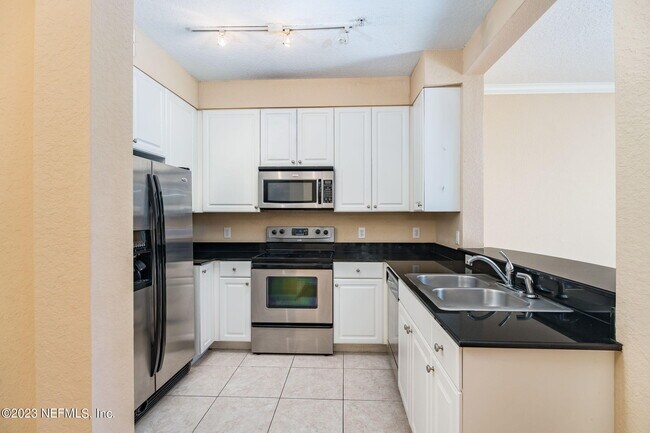 Foto del edificio - 8539 Gate Pkwy W