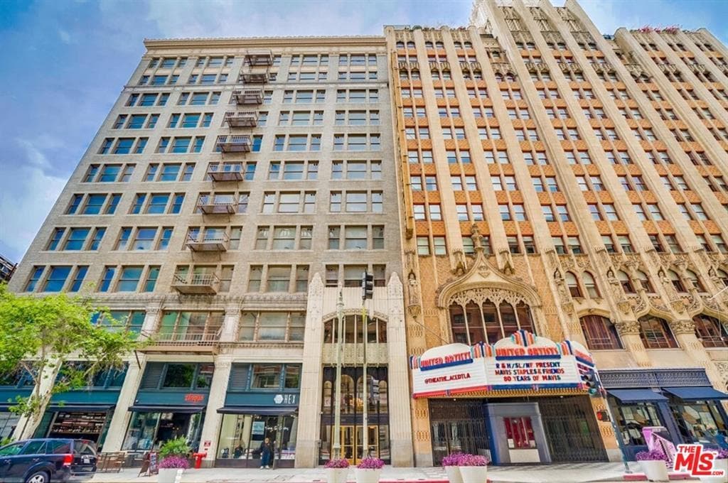 Primary Photo - 939 S Broadway
