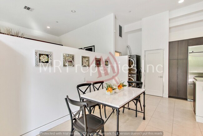 Foto del edificio - Beautiful Studio near Melrose - This is the Place to be.