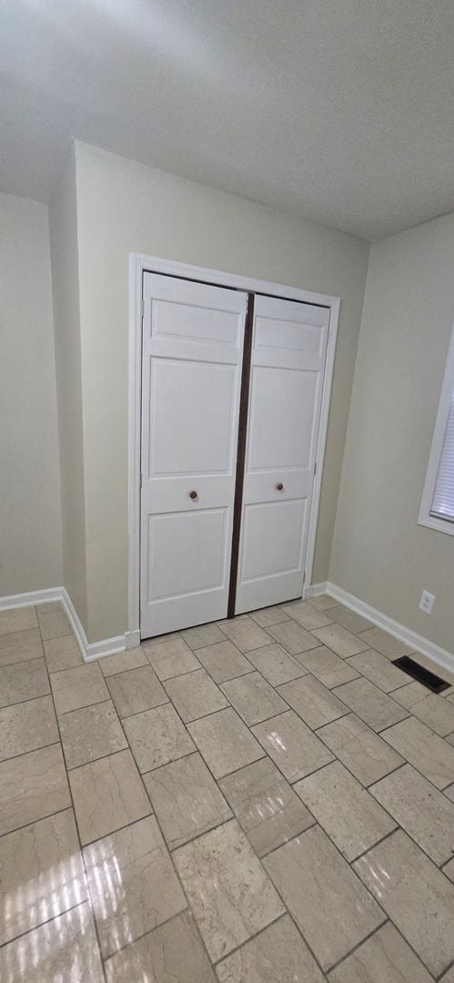 Building Photo - Freshly Renovated 3 bedroom available!