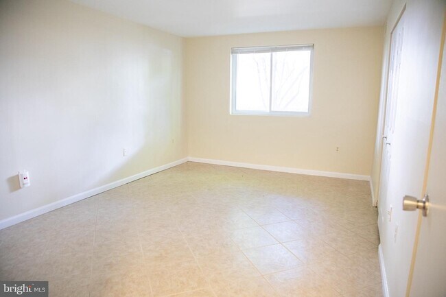 Building Photo - 5600 Bismach Dr