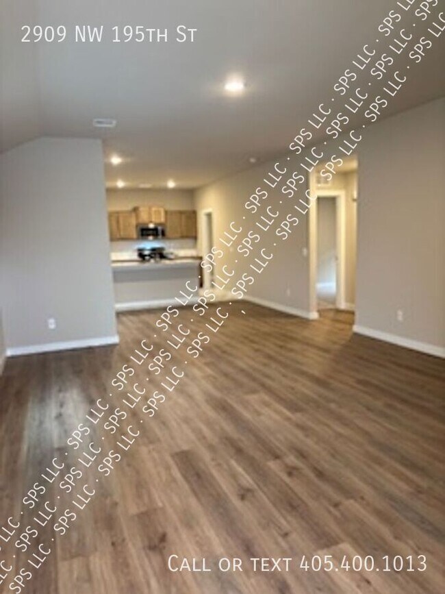 Foto del edificio - 2909 NW 195th St