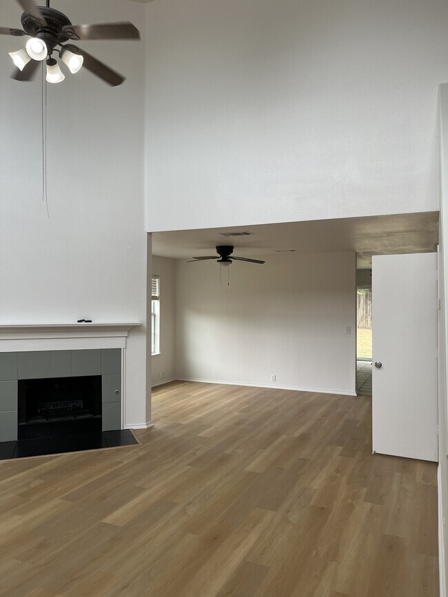 Building Photo - 4529 Blue Jay Ln