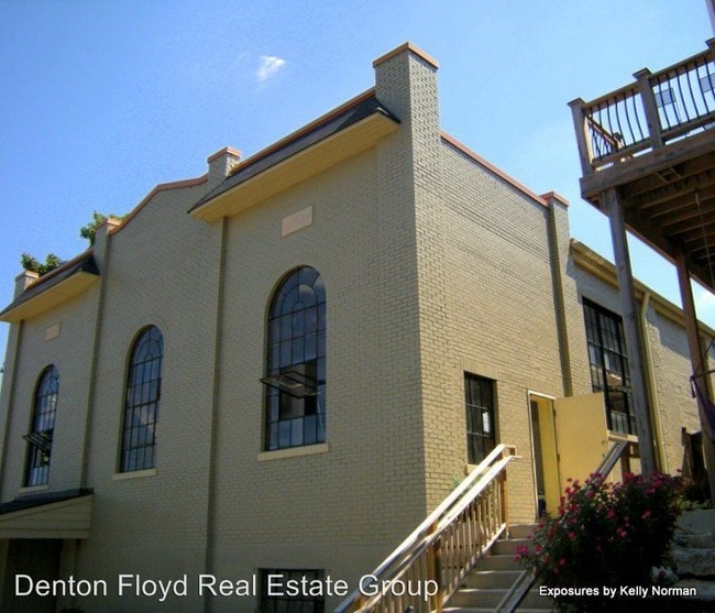 Building Photo - 801 E Washington St