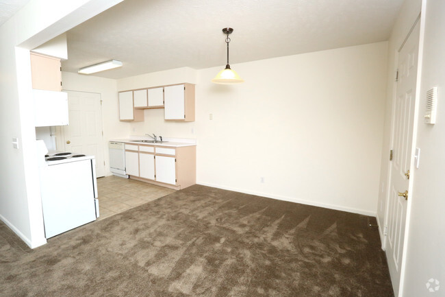 2BR - Dining & Kitchen - Legacy Parke