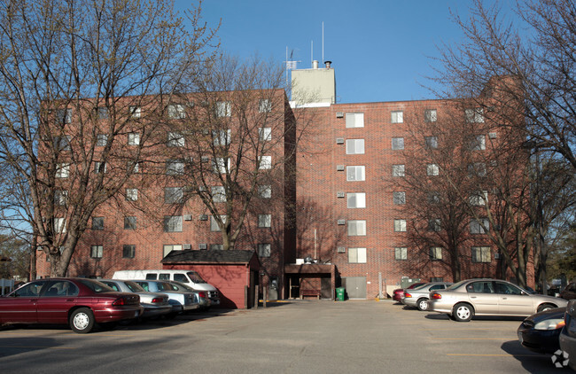 Building Photo - Evergreen Apartments