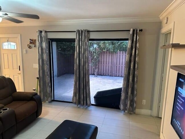 Building Photo - 5584 NW 59th Pl