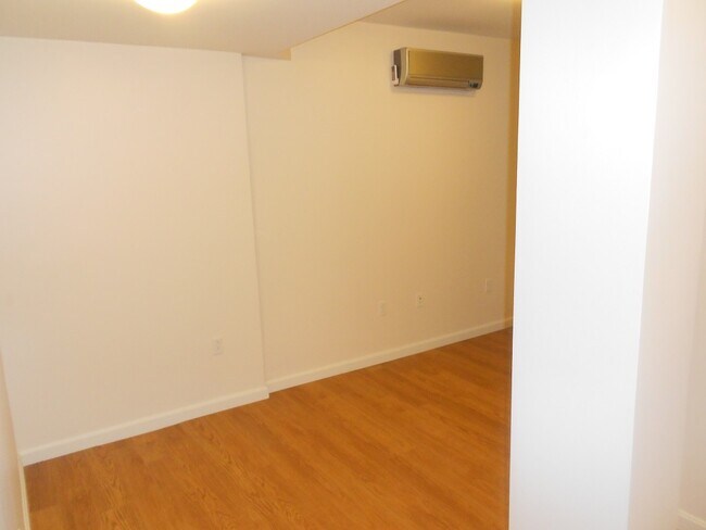 Foto del edificio - 48 Burbank St
