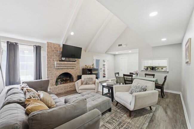 Building Photo - 2051 Shadow Rock Dr