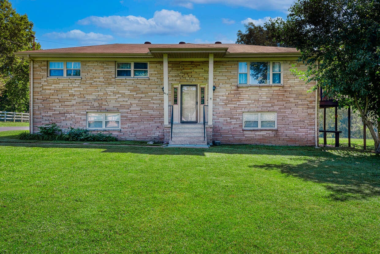Front of House - 5760 Saundersville Rd