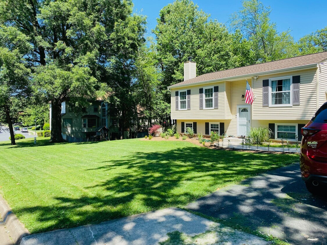 Primary Photo - 2801 Reign St