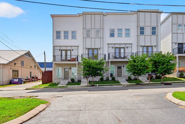 Building Photo - 413 Lellyett St