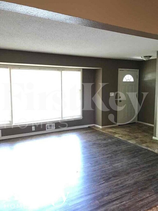 Foto del edificio - 9404 White Ave