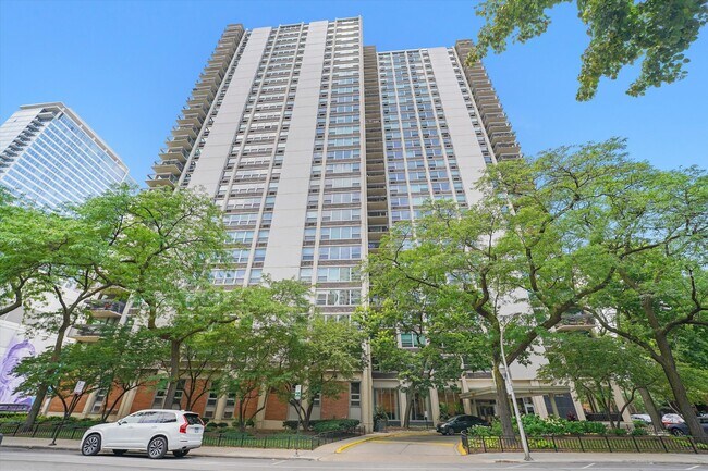 Foto del edificio - 1255 N Sandburg Terrace