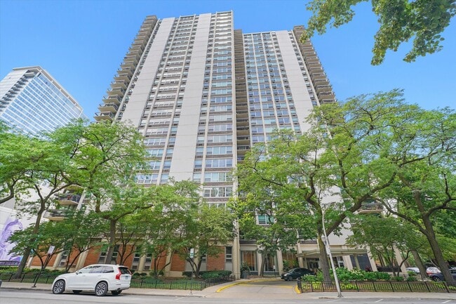 Building Photo - 1255 N Sandburg Terrace