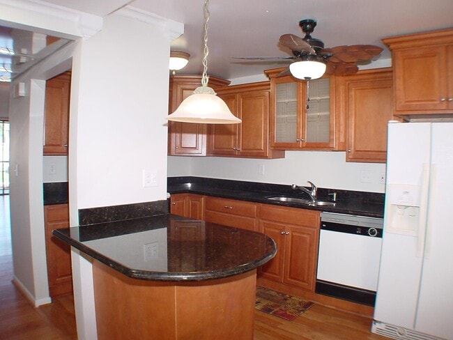 Building Photo - 1 Royal Palm Way