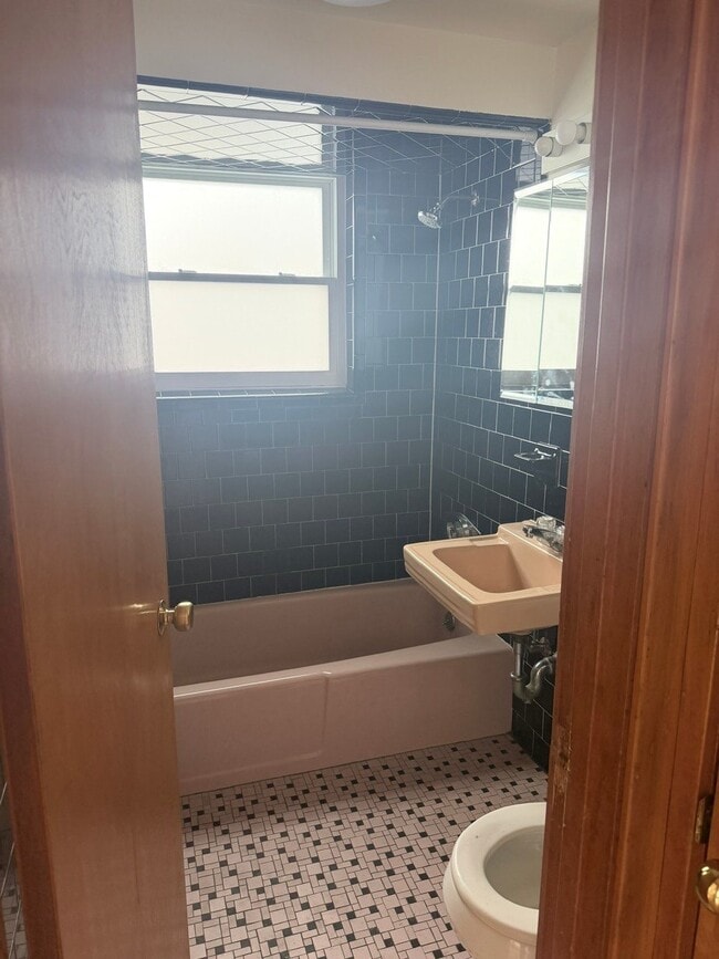 Photo - 1122 Main St Apartment