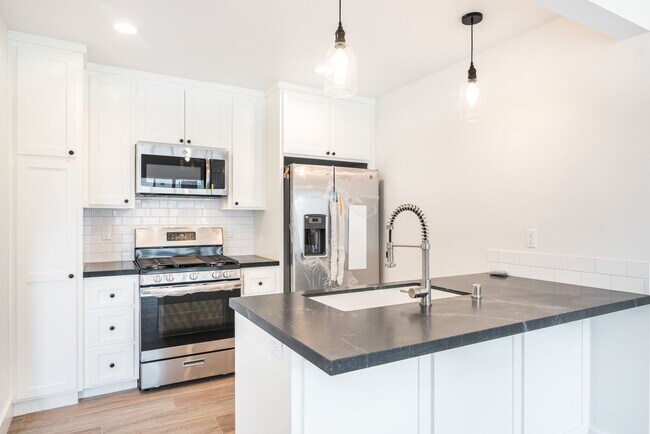Building Photo - Gower Apartments