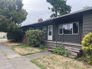 Building Photo - 831-835-835 SE 80th Ave