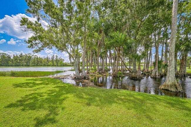 Foto del edificio - Fully Renovated 2 Bed / 2 Bath Condo with ...