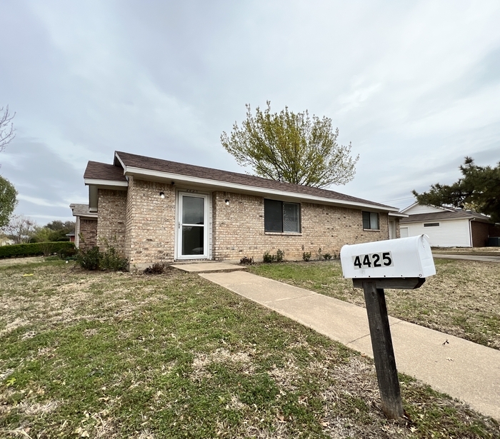 Foto principal - Cozy 2-2-1 in Fort Worth Hulen area