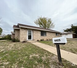 Building Photo - 4425 Hulen Cir W