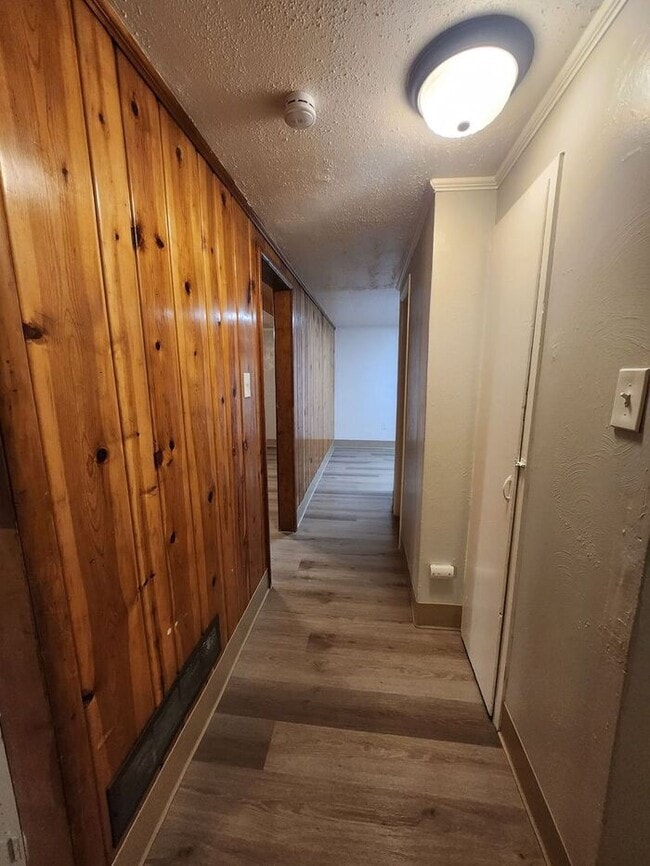 Foto del edificio - Stylish 2BR w/ LVP Flooring & Fenced Yard ...