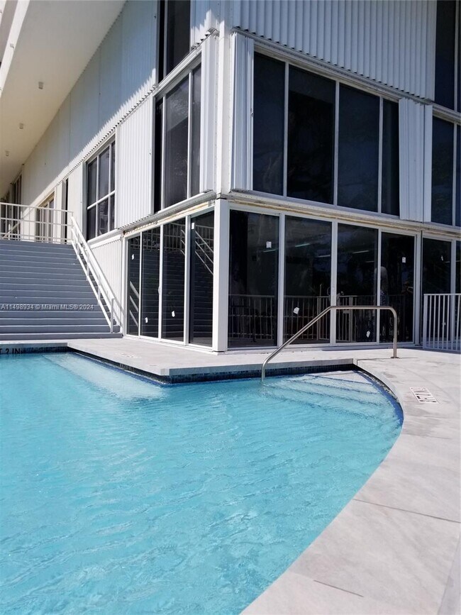 Foto del edificio - 1627 Brickell Ave
