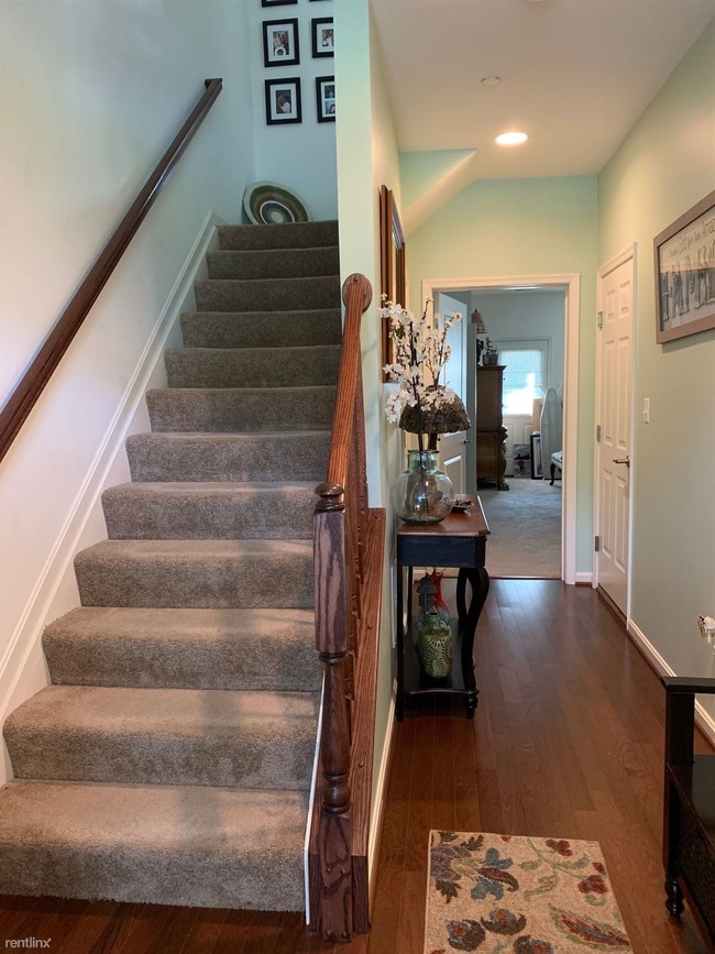 Building Photo - 4 br, 3.5 bath Townhome - 124 Amelia Way
