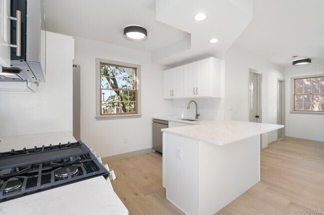 Building Photo - 7 N Dearman St
