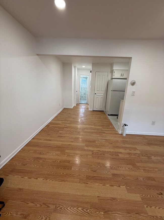 Building Photo - 202 12th St