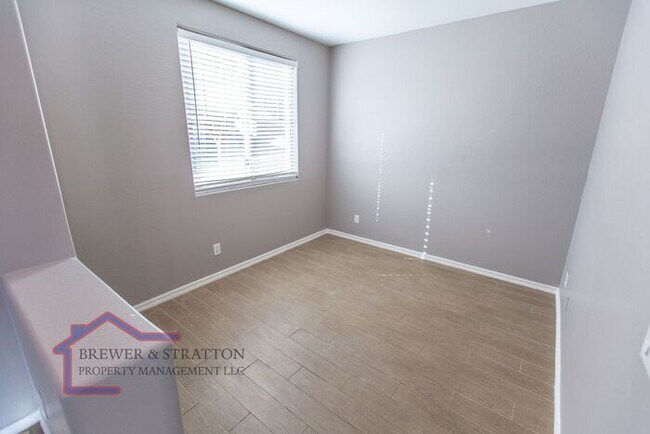 Building Photo - 19132 Kingbird Dr
