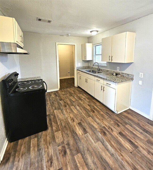 Foto del edificio - 5935 Beldart St