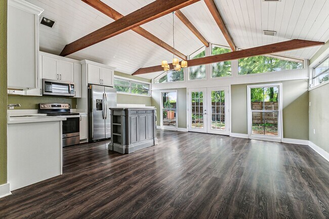 Building Photo - Precious 3 Bedroom! All Appliances Include...