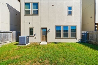 Building Photo - 4011 Centre Glen Dr