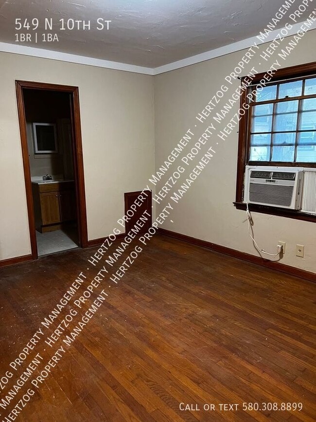 Building Photo - 549 N 10th St