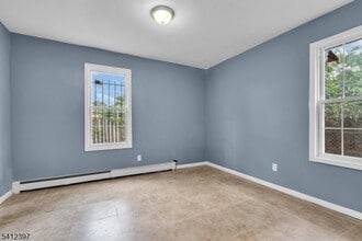 Building Photo - 568 Grove St