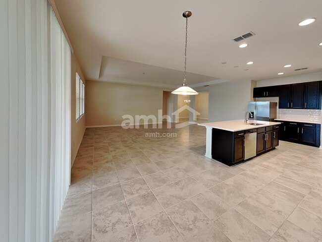 Building Photo - 1813 Henley St