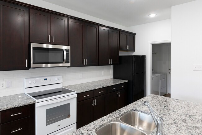 Foto del edificio - 144 Willowbend Loop